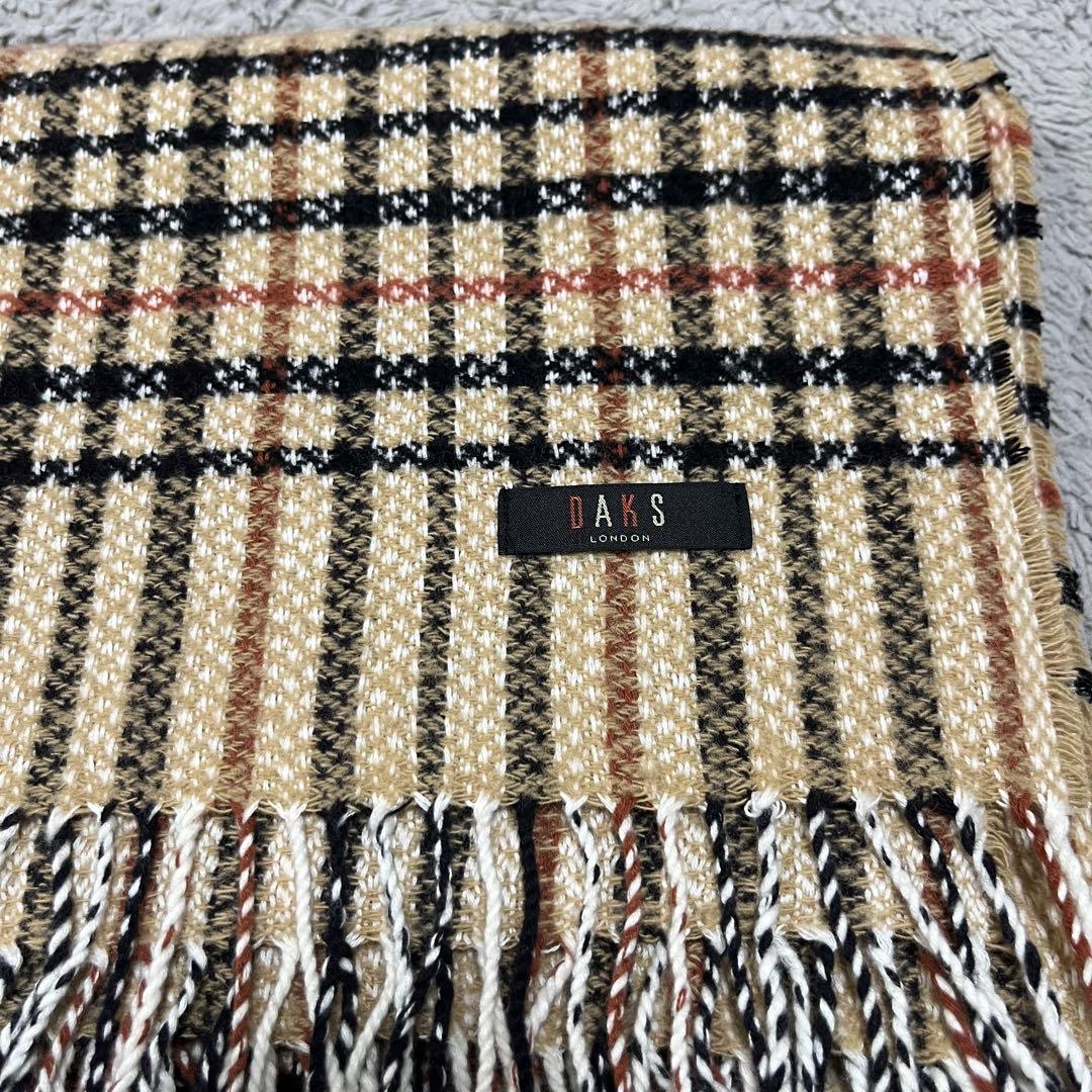 ☆新品DAKS 羽毛肩当て　ウール膝掛け　セット☆