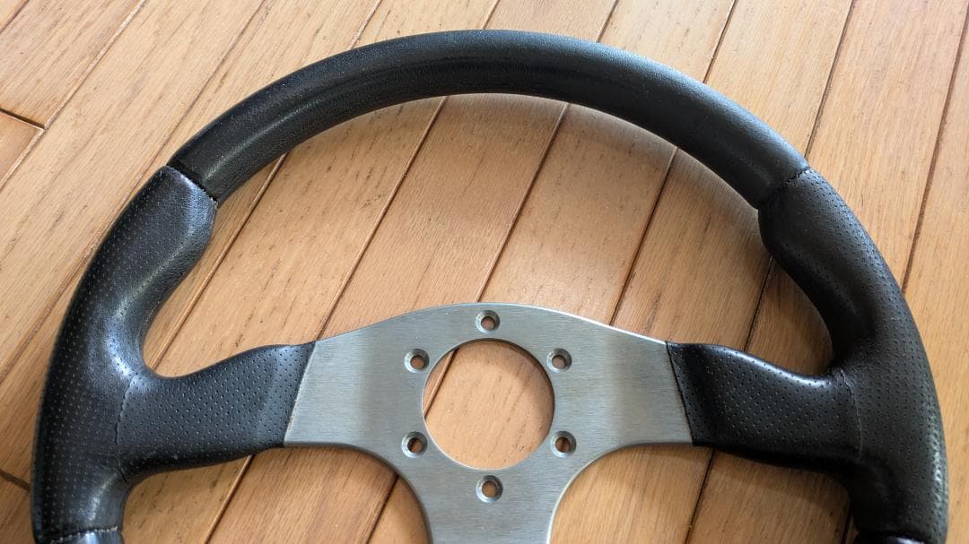 MOMO ステアリング RACE 35パイ