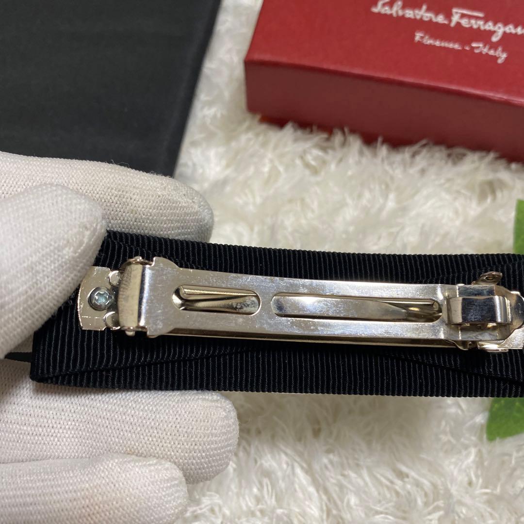 フェラガモ　バレッタ　シルバー　金具　お洒落　小物　箱付き