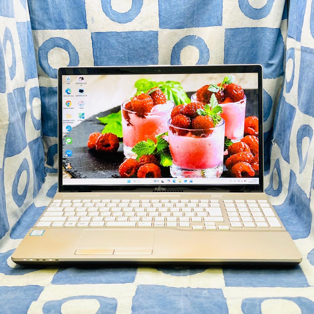 快適SSD☆美しいゴールドノートパソコン♪第7世代！カメラ付！Windows11