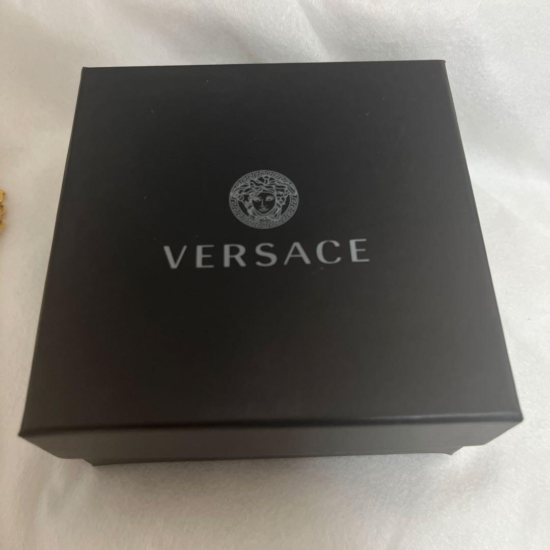 VERSACE ゴールドロゴネックレス