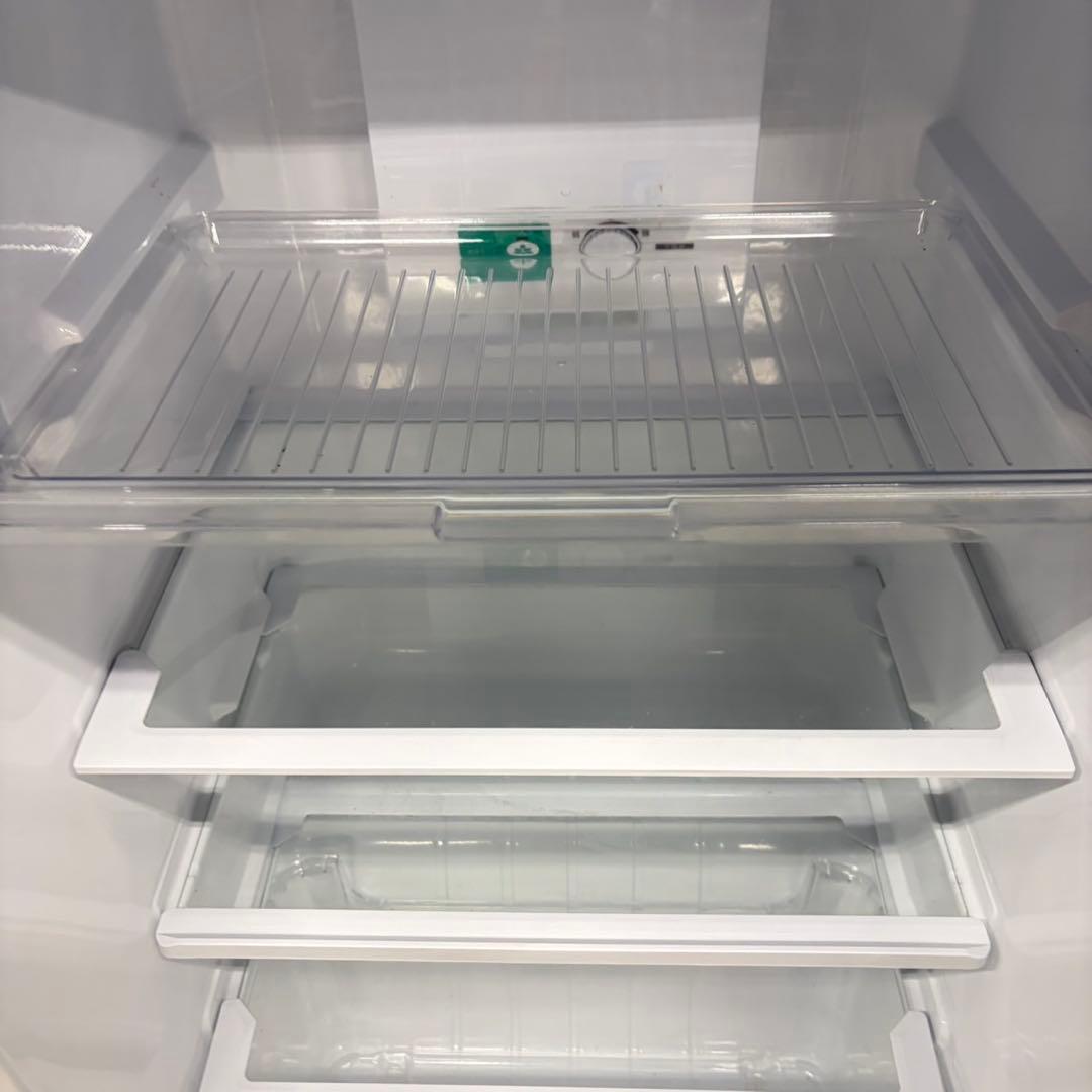 683 SHARP中型　冷蔵庫　小型　200L強　小型　一人暮らし　右開き2ドア