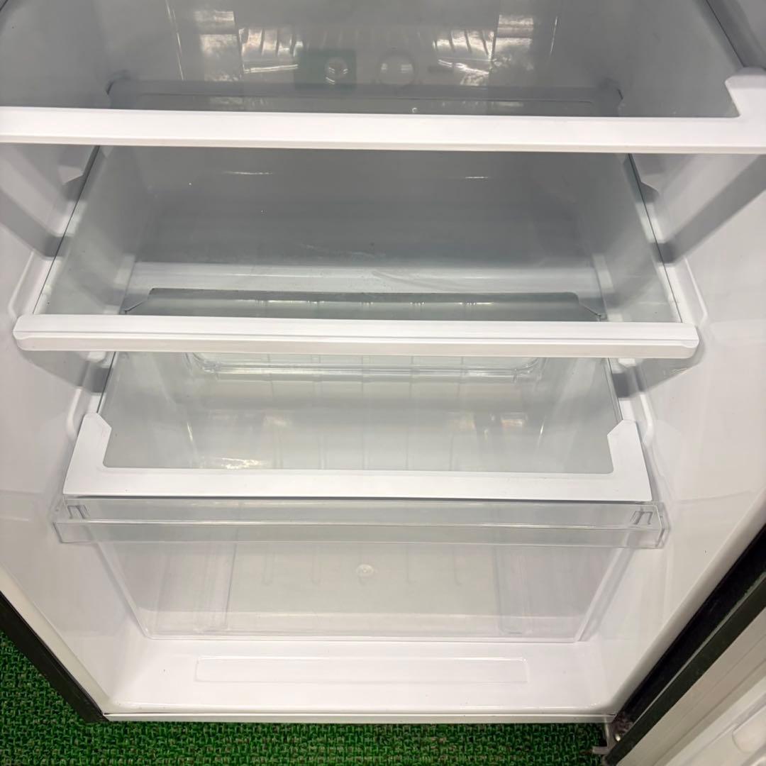 683 SHARP中型　冷蔵庫　小型　200L強　小型　一人暮らし　右開き2ドア