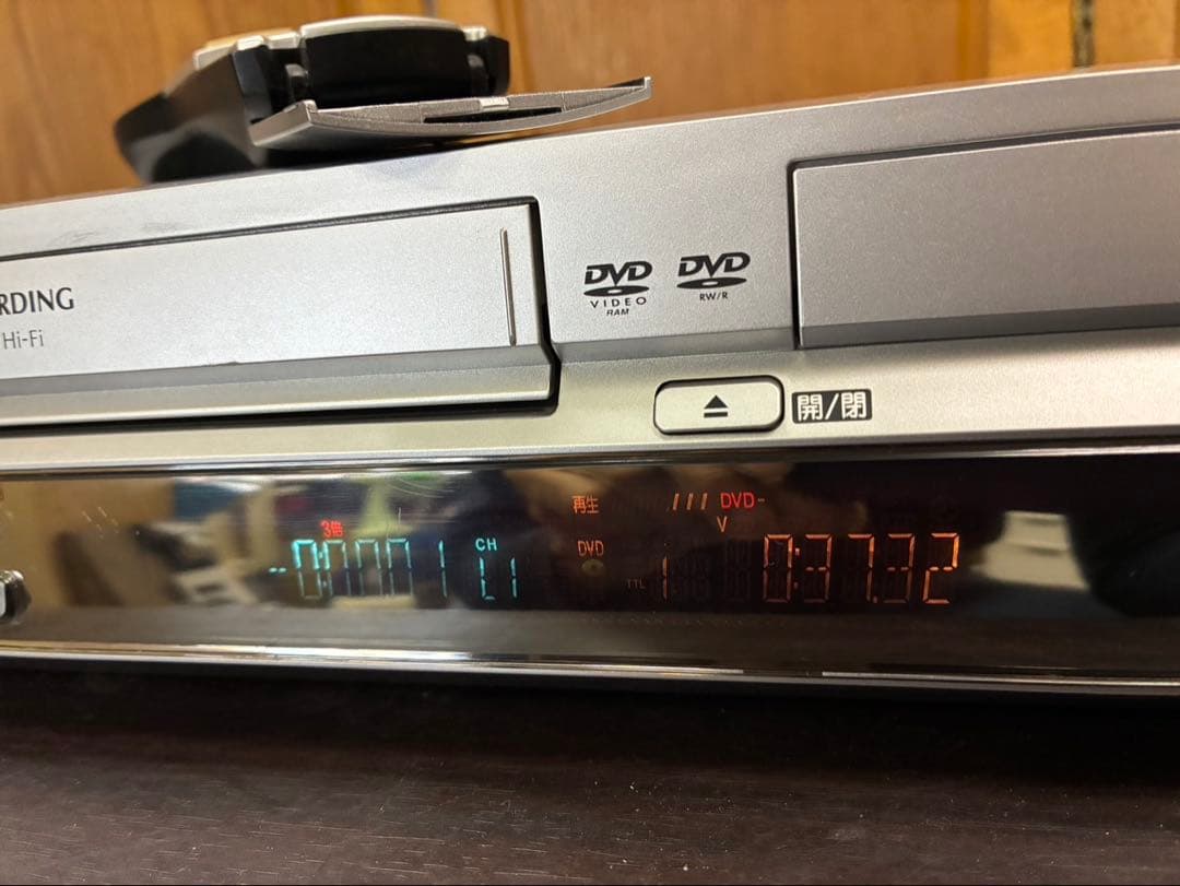 Panasonic VHS/DVDレコーダーDMR-ES30V ビデオ一体型