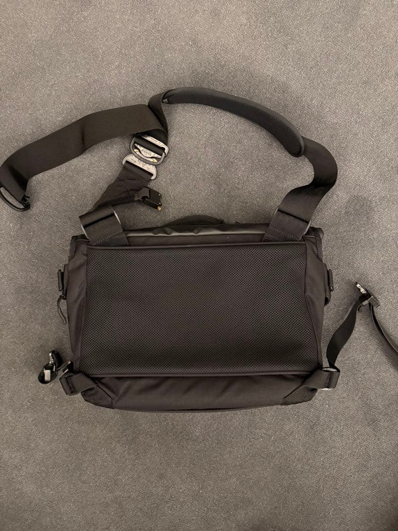 バッグ NXL MESSENGER S TECH LINE BLACK