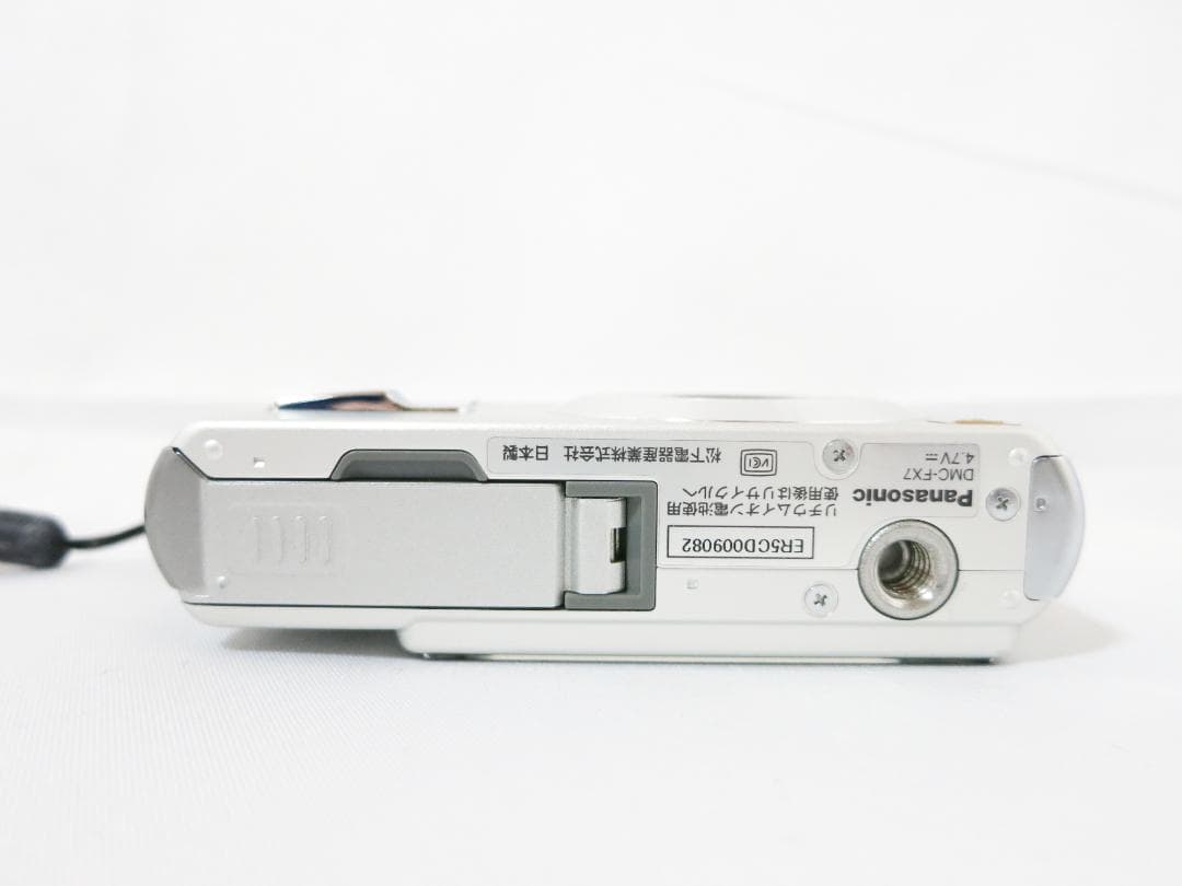 デジタルカメラ Panasonic LUMIX DMC-FX7 シルバー