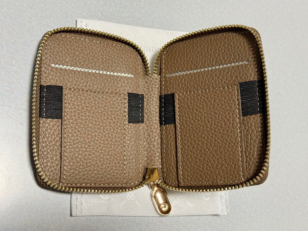 美品★CUSTYPE スマホケース モカ iPhone16pro