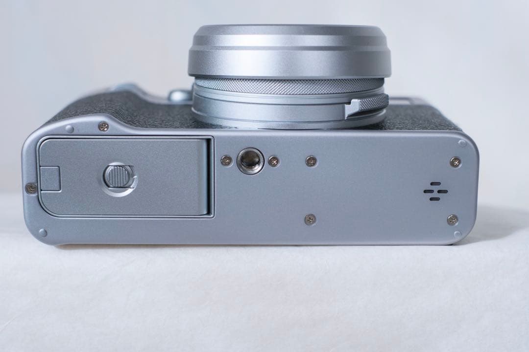 フジフィルム　X100ⅵ シルバー　シャッター数500回