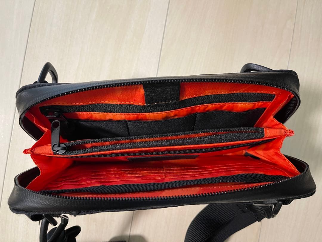 CODE OF BELL ANNEX CASE II スリングバッグ 黒