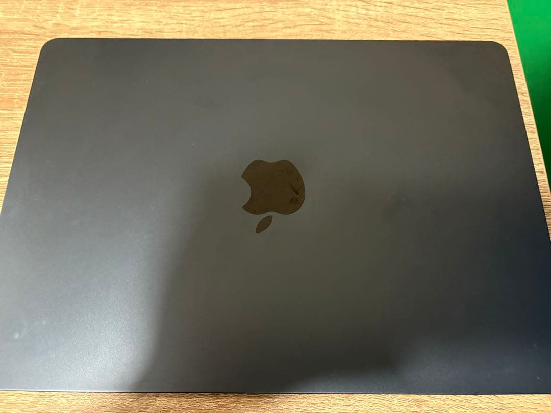 Apple MacBook Air 2022 13インチ本体