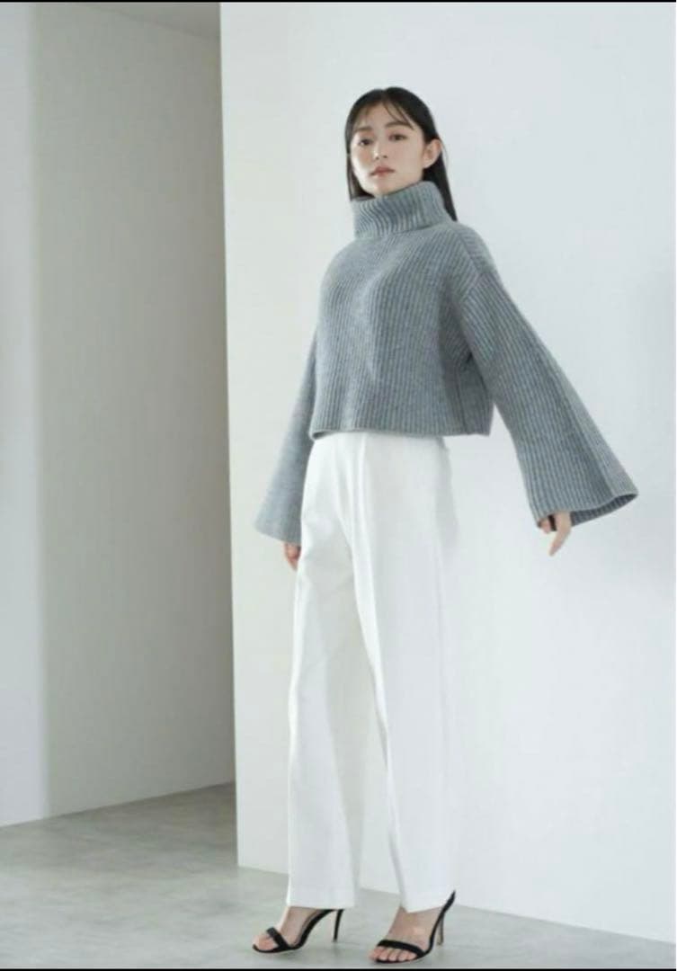 maison de Dolce. ワイドスリーブタートルニット