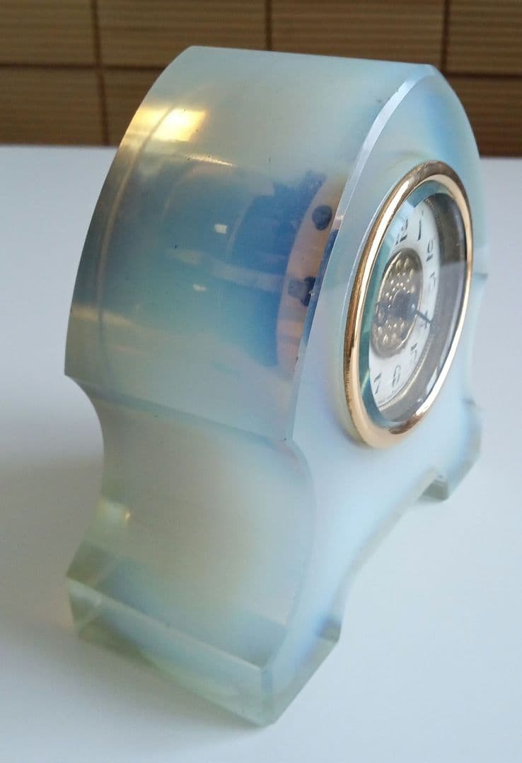 精工舎の置き時計　ウランガラス