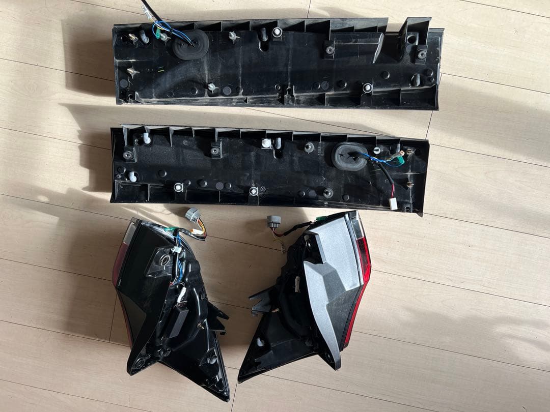 ノア/ヴォクシー 90系 フルLEDテールランプ