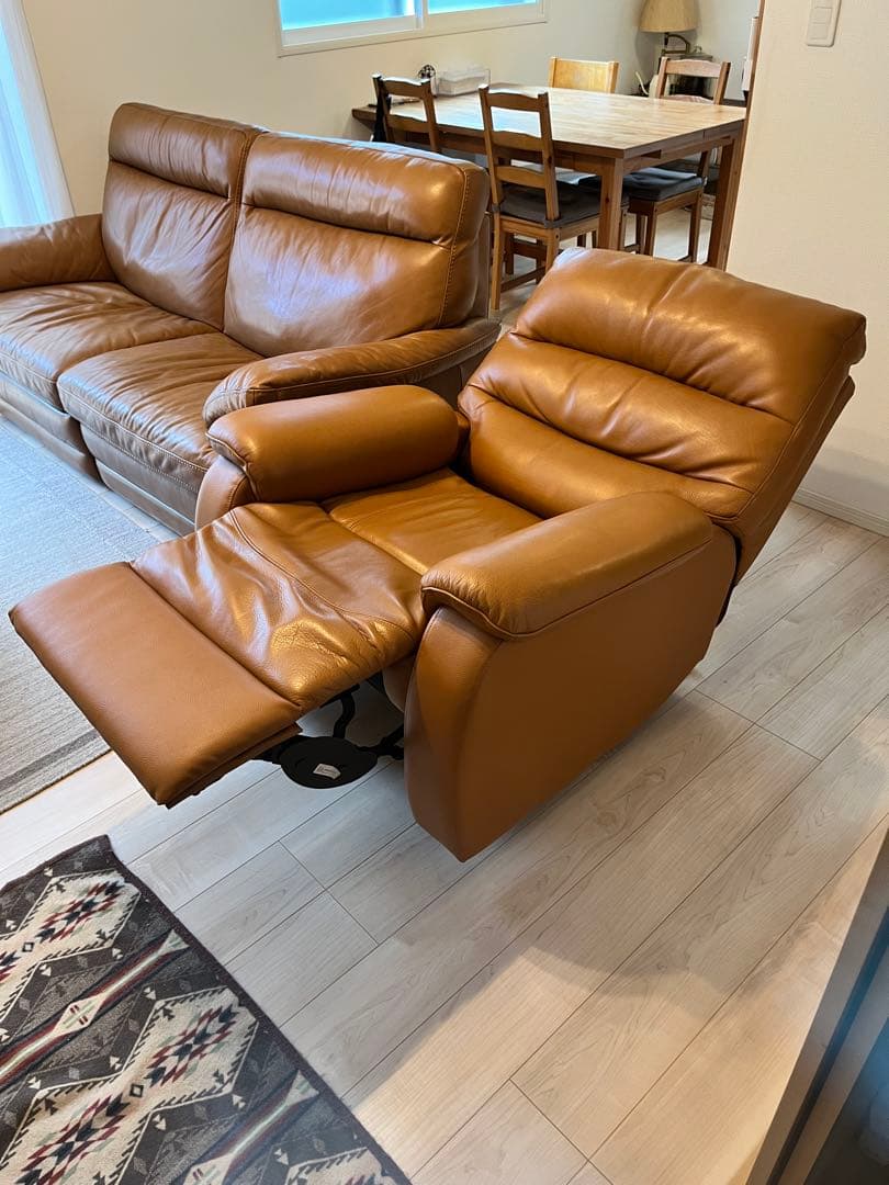 ニトリ　１人用　電動リクライニングソファ(ビリーバー3) 本革 厚革