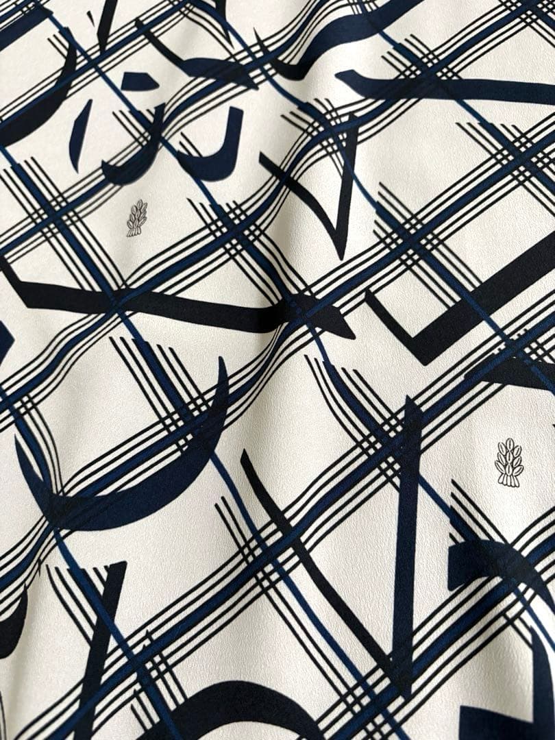 新品訳あり　モラビトブラン　カタログ掲載ロゴプリントブラウス¥63,800