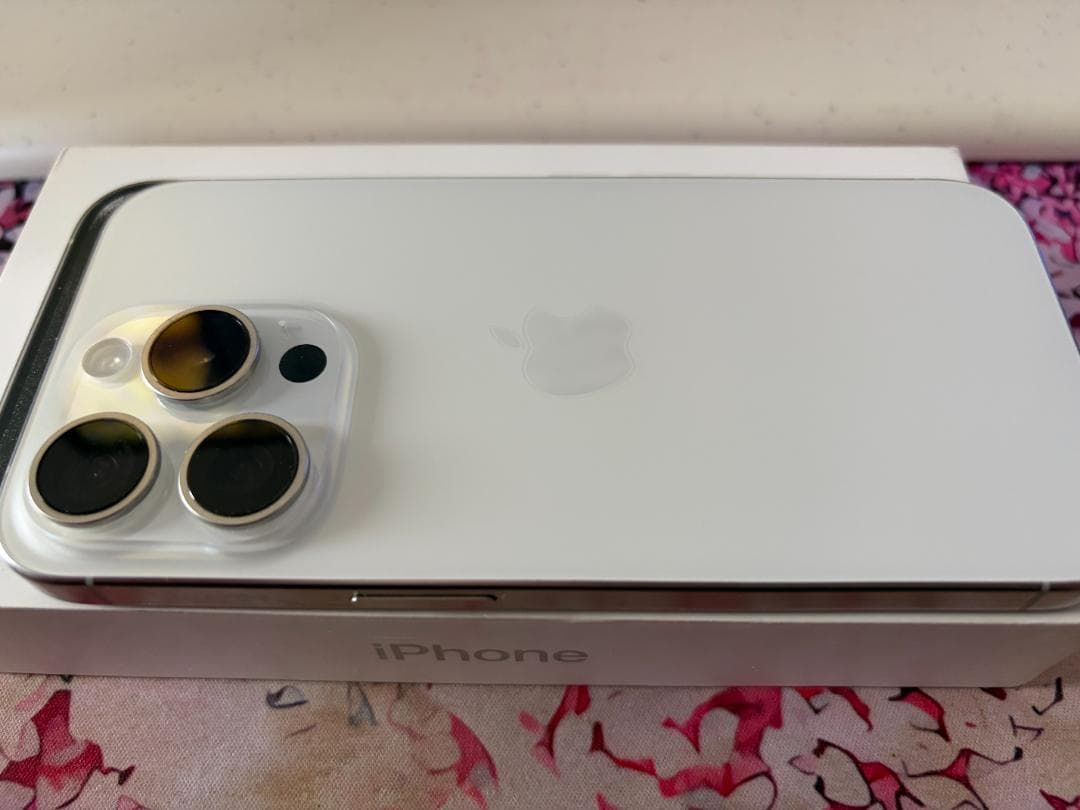 iPhone 15 Pro 256GB SIMフリー ホワイト チタニウム