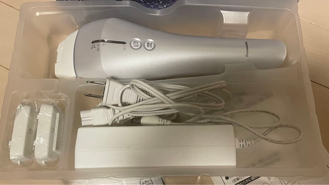 最終価格で　パナソニック　光脱毛器光エステボディー&フェイス用ES-CWP82