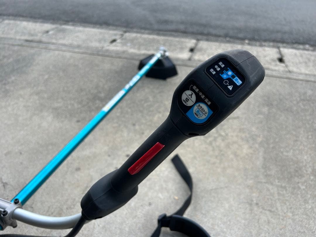 Makita 充電式草芝刈機