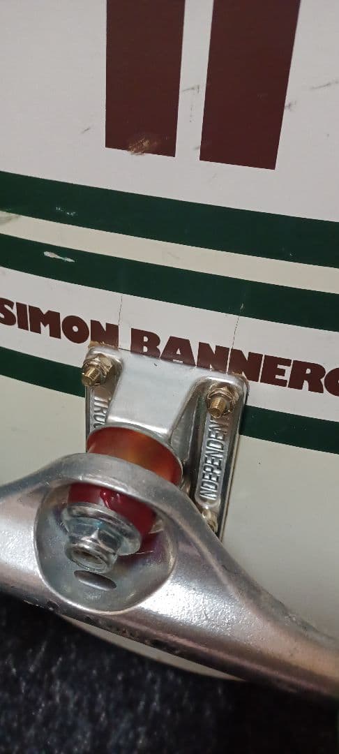 GIRL スケートボード　コンプリート　デッキ　トラック　ウィール