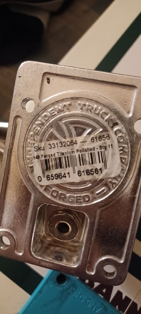 GIRL スケートボード　コンプリート　デッキ　トラック　ウィール