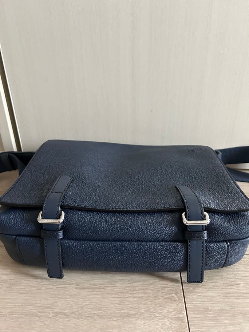 ♪ ロエベネイビー レザー メッセンジャーバッグ