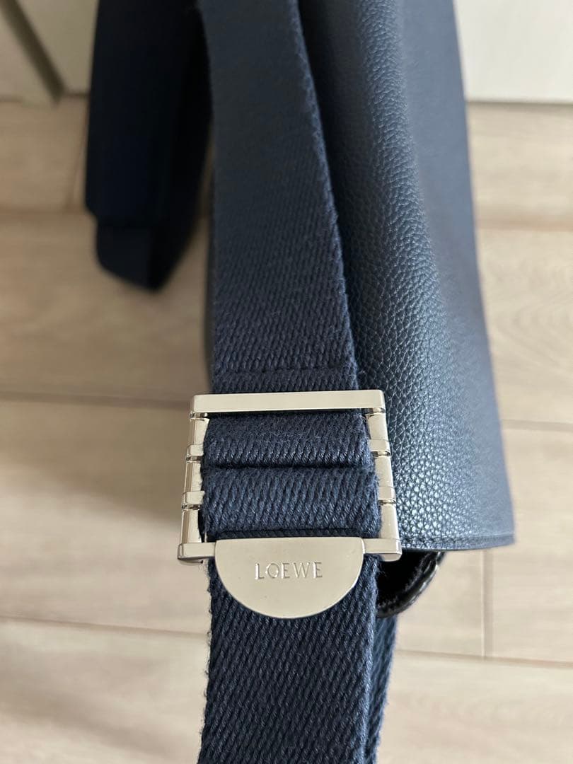 ♪ ロエベネイビー レザー メッセンジャーバッグ