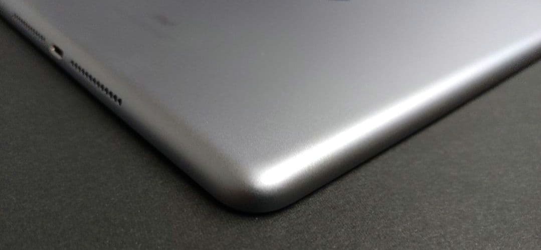 【美品】 iPad 第6世代（A1893）32GB　WiFiモデル