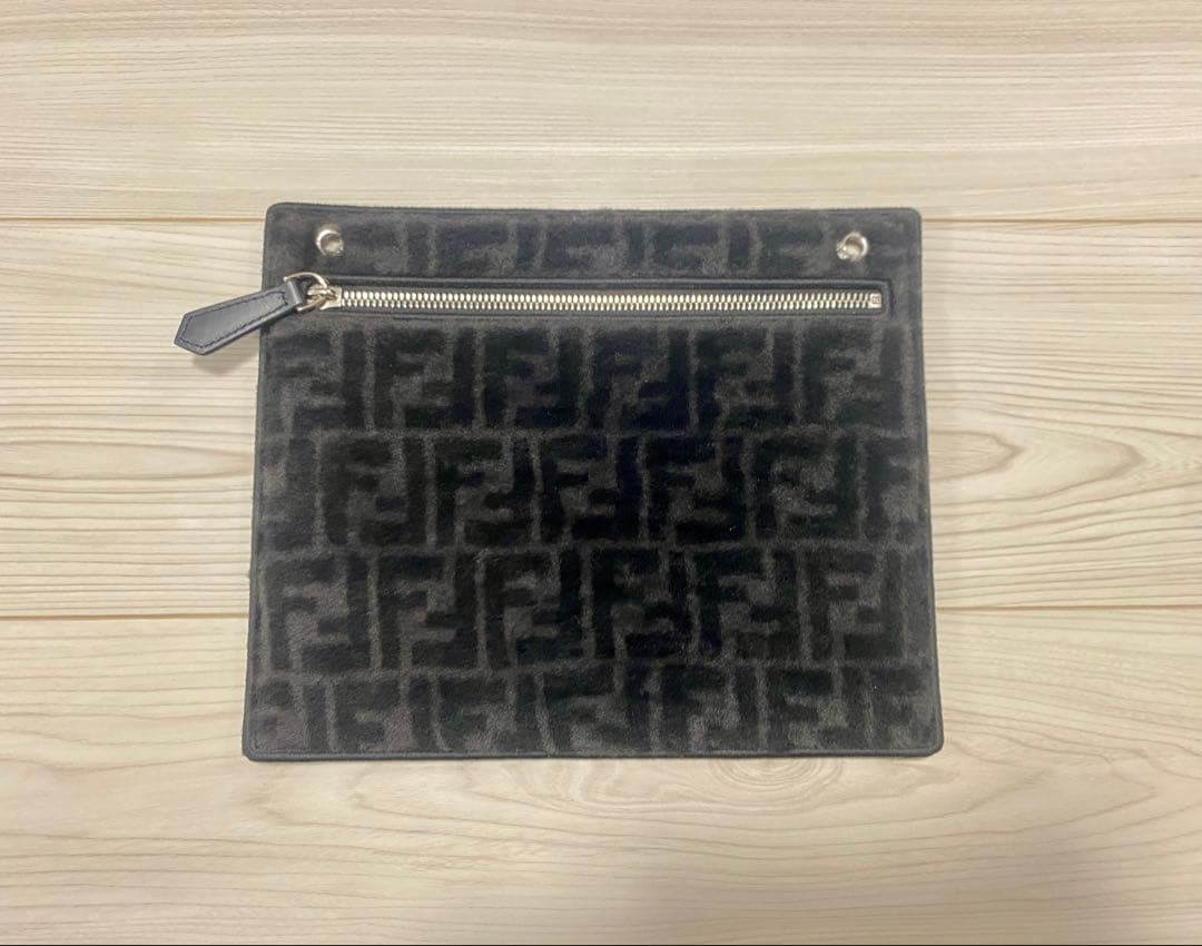 定価58.3万円 フェンディ ピーカブー ISeeU ミディアム　レザーバッグ