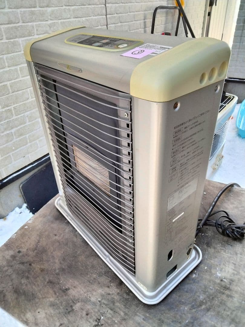 サンポットFF石油ストーブゼータス！品番「FFR‐562SX」2011年式中古品