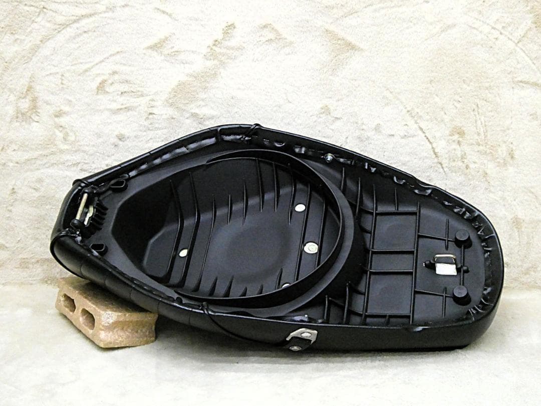 アドレスV125 黒皮 タックロールシート