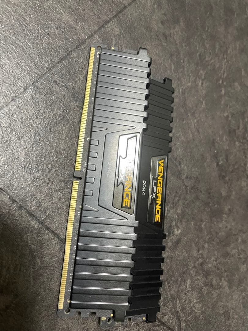 Corsair Vengeance DDR4 32×2 メモリ 黒