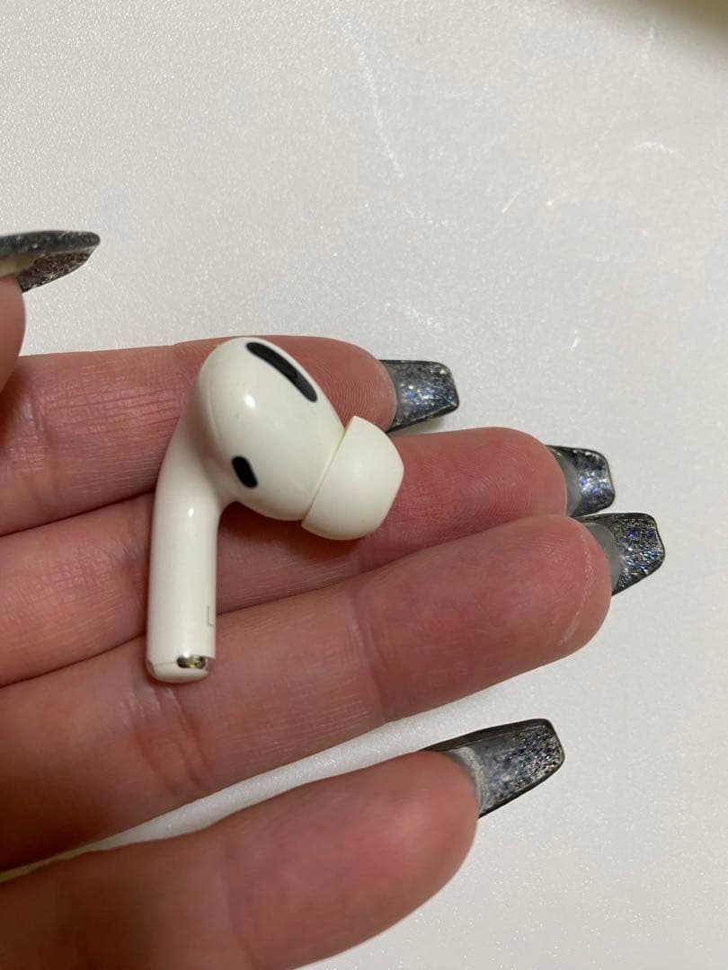 AirPods Pro 本体 ホワイト　ケース箱付き イヤホンは片耳のみ