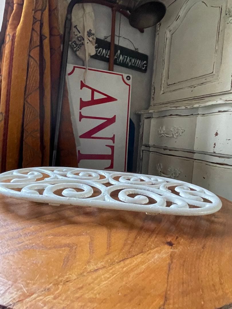 フランス　アンティーク　素敵な　アイアン　トリベット　鍋敷き　ホワイト