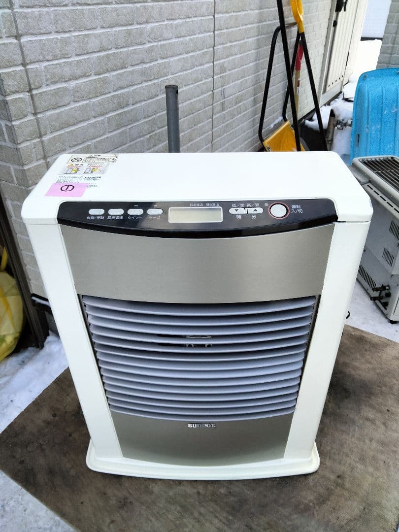 取り切れない傷汚れ等あり！札幌発サンポットFF温風石油ストーブ2015年式中古品