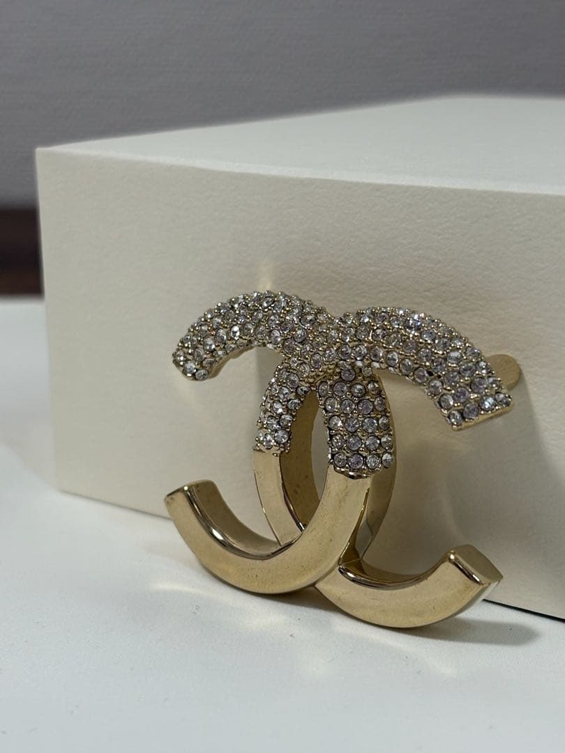 CHANEL ゴールド ブローチ ココマーク　ロゴ　ラインストーン