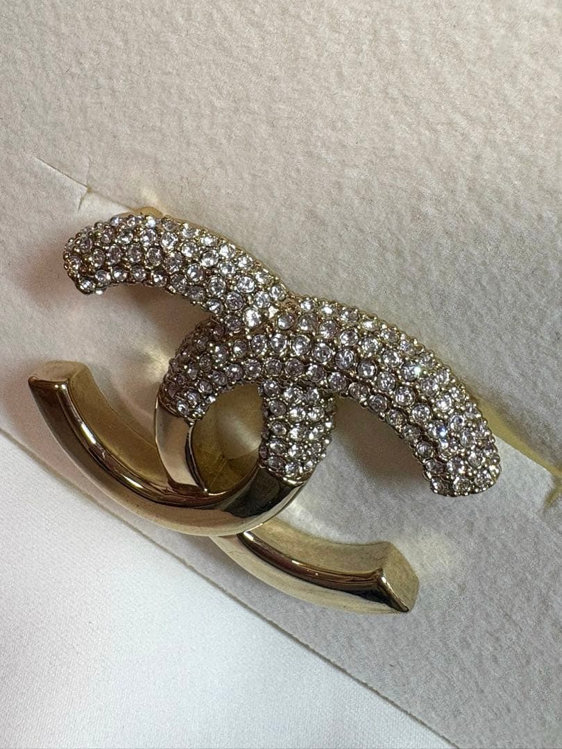 CHANEL ゴールド ブローチ ココマーク　ロゴ　ラインストーン