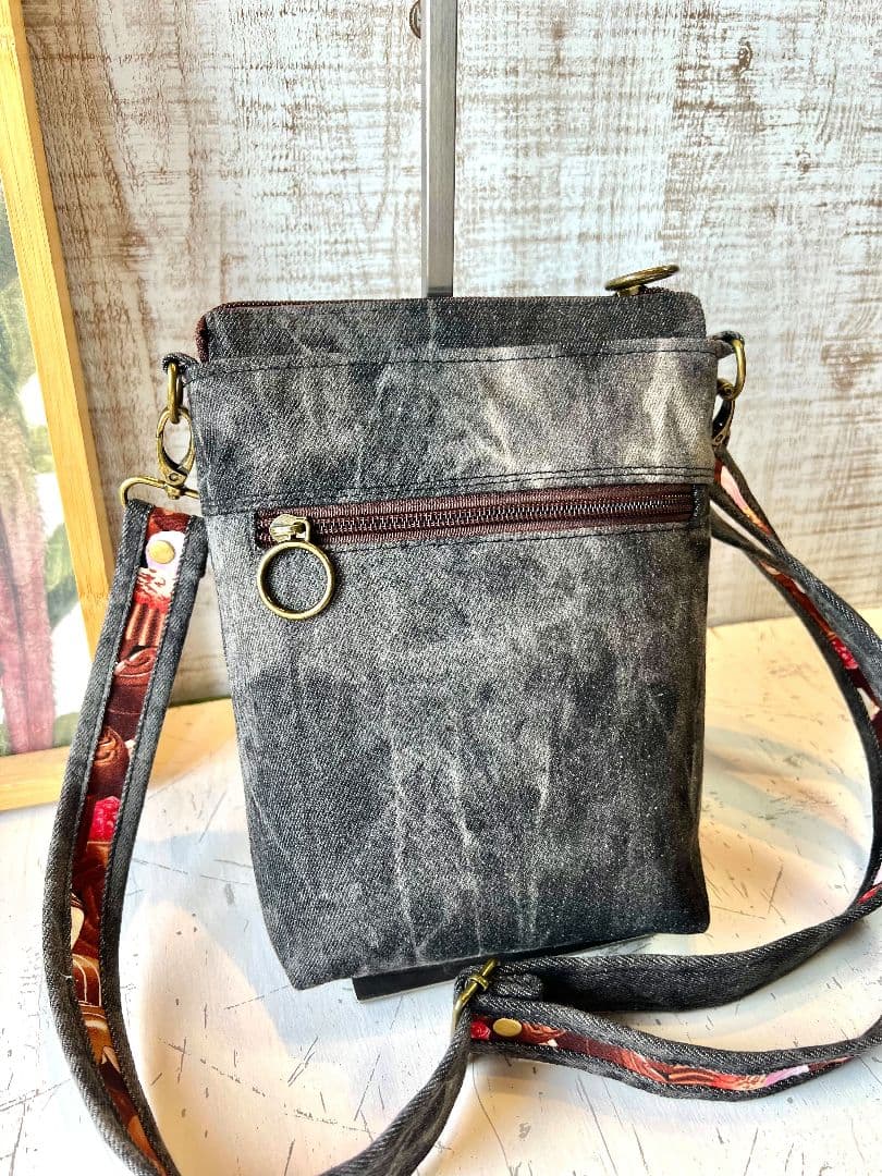 ロラライハリス♡ブラックWデニム♡刺繍のサコッシュ♡ポシェット♡