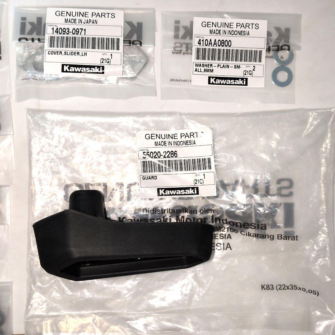 Kawasaki Ninja ZX-25R　左スライダーパーツ　その他部品セット