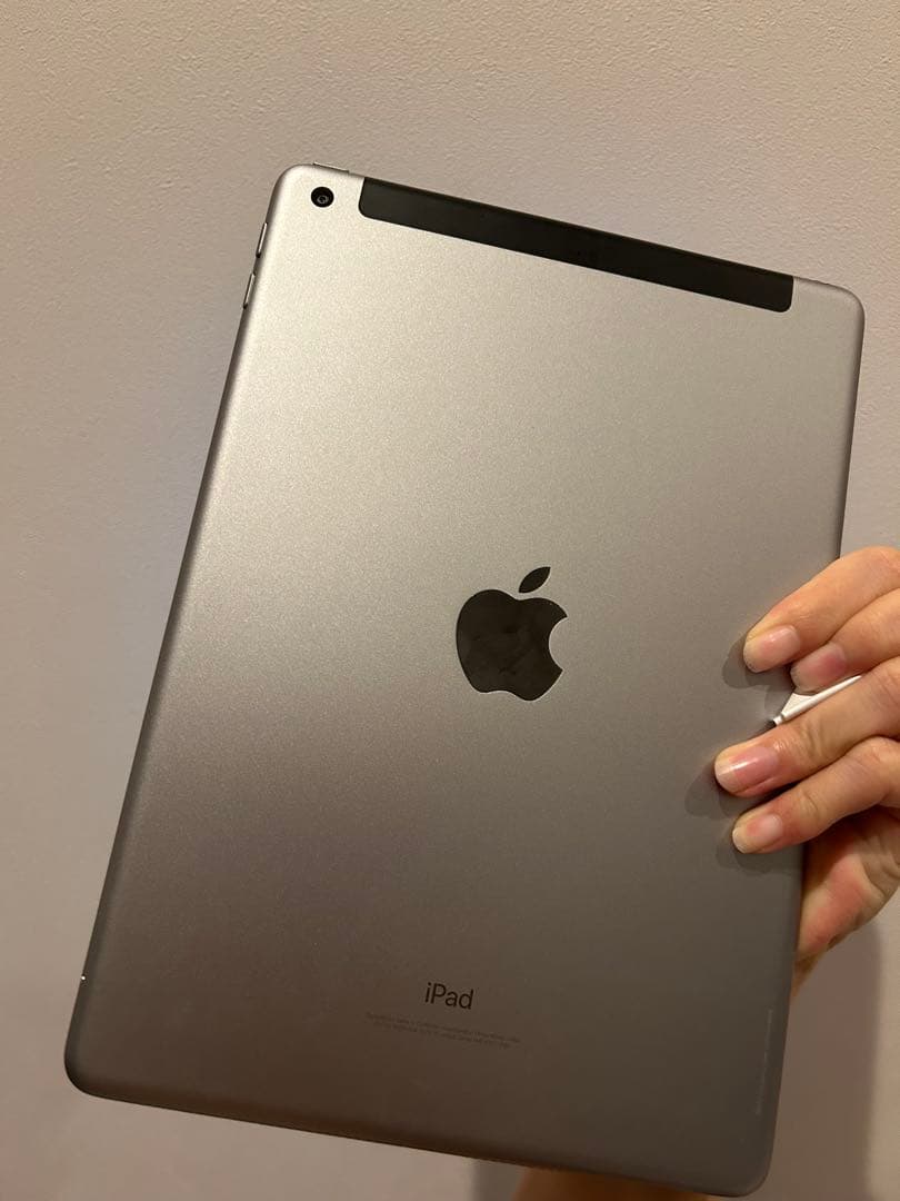 iPad 9-7インチ スペースグレー 本体
