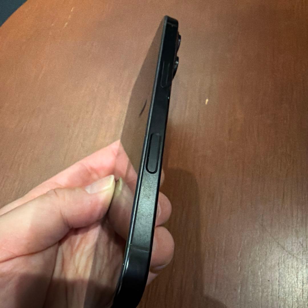 B*6様 iPhone 16 pro 本体　512G