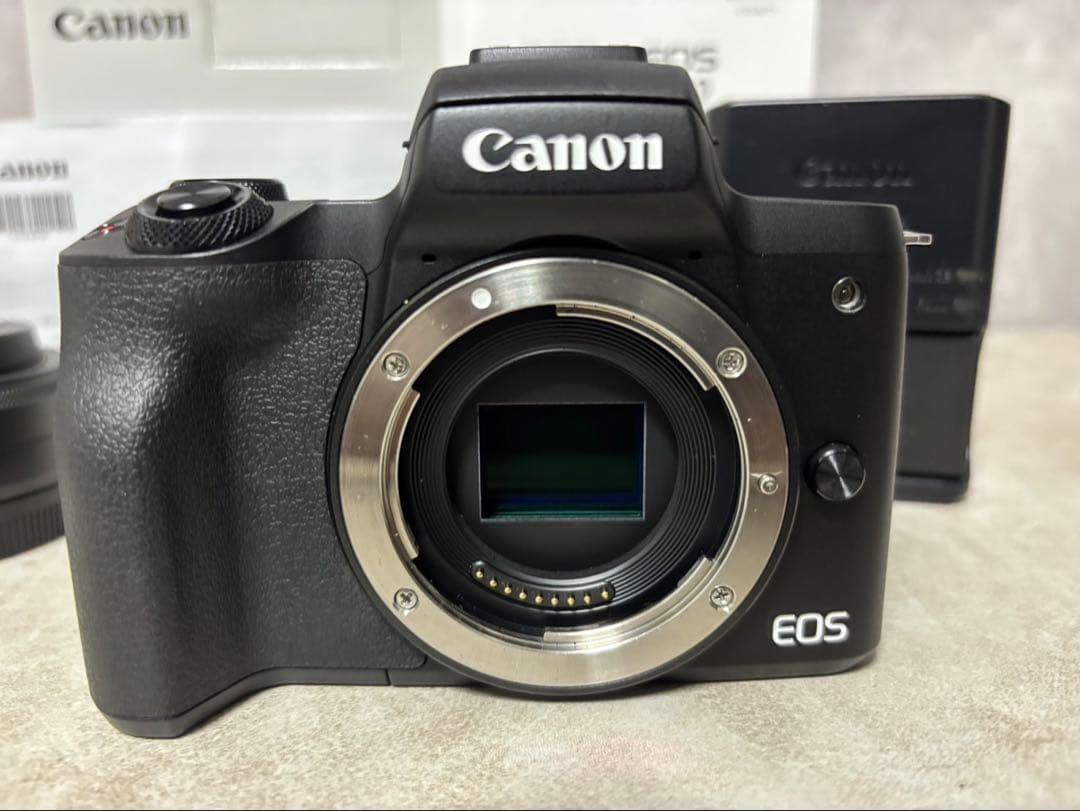 Canon EOS M2 ミラーレスカメラ　レンズキット　ミラーレス一眼