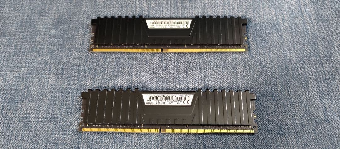 メモリー Corsair VENGEANCE LPX 32GB DDR4 2666MHz