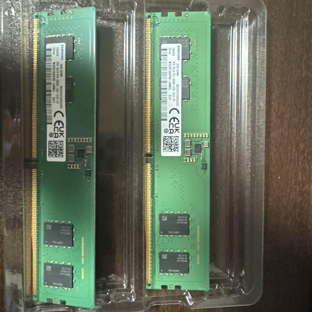 Samsung 8GB DDR5 UDIMM メモリー