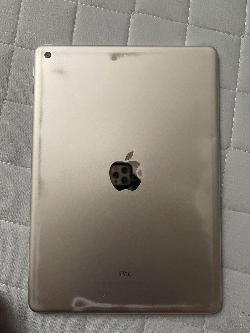 iPad 第5世代（32GB・ゴールド）動作良好！