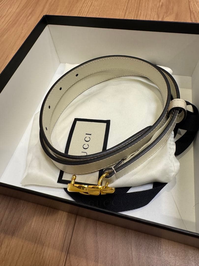 GUCCI ホワイト ベルト ダブルG スリムベルト