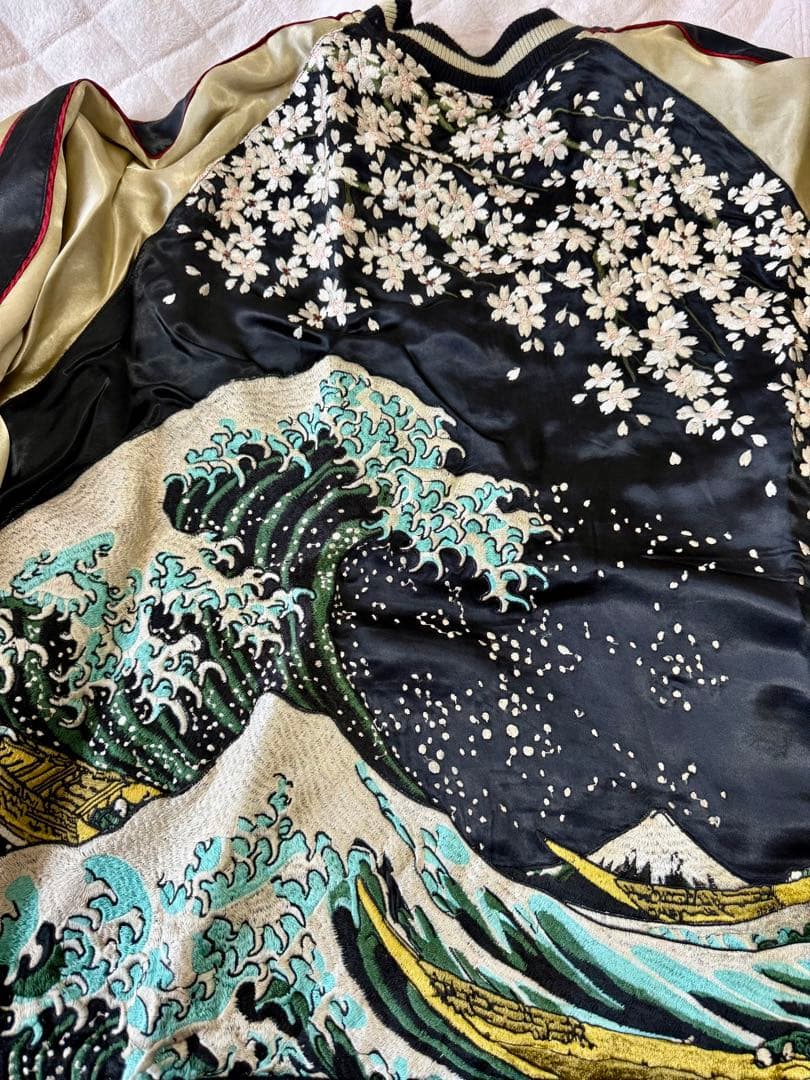 スカジャン 黒とピンク 和風デザイン