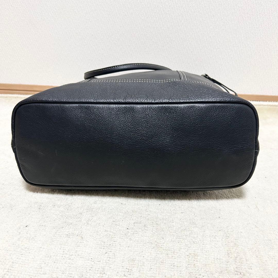 極美品　ロンシャン　オールレザートートバッグ　スタッズ　縦長　肩がけ　A4収納