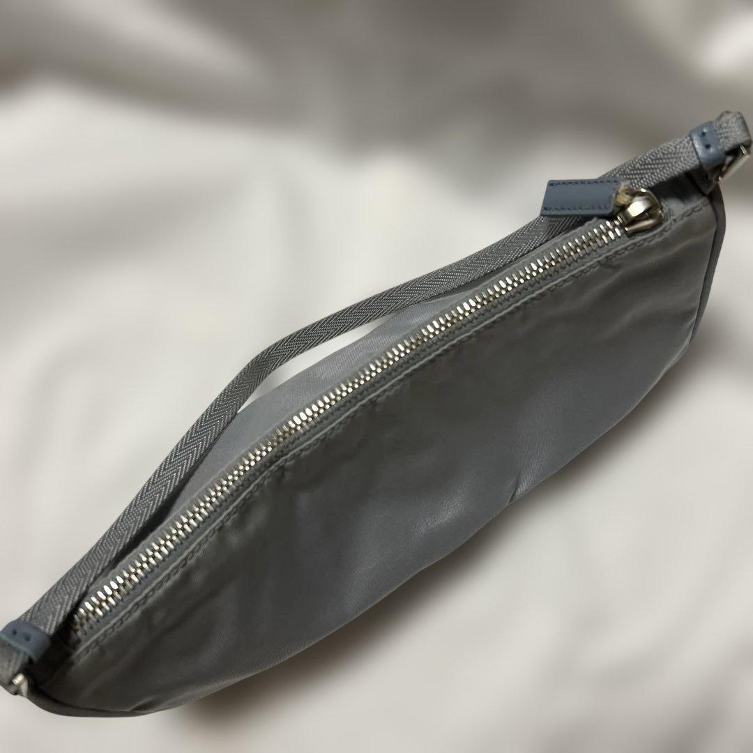 prada アクセサリーポーチ mv633 水色