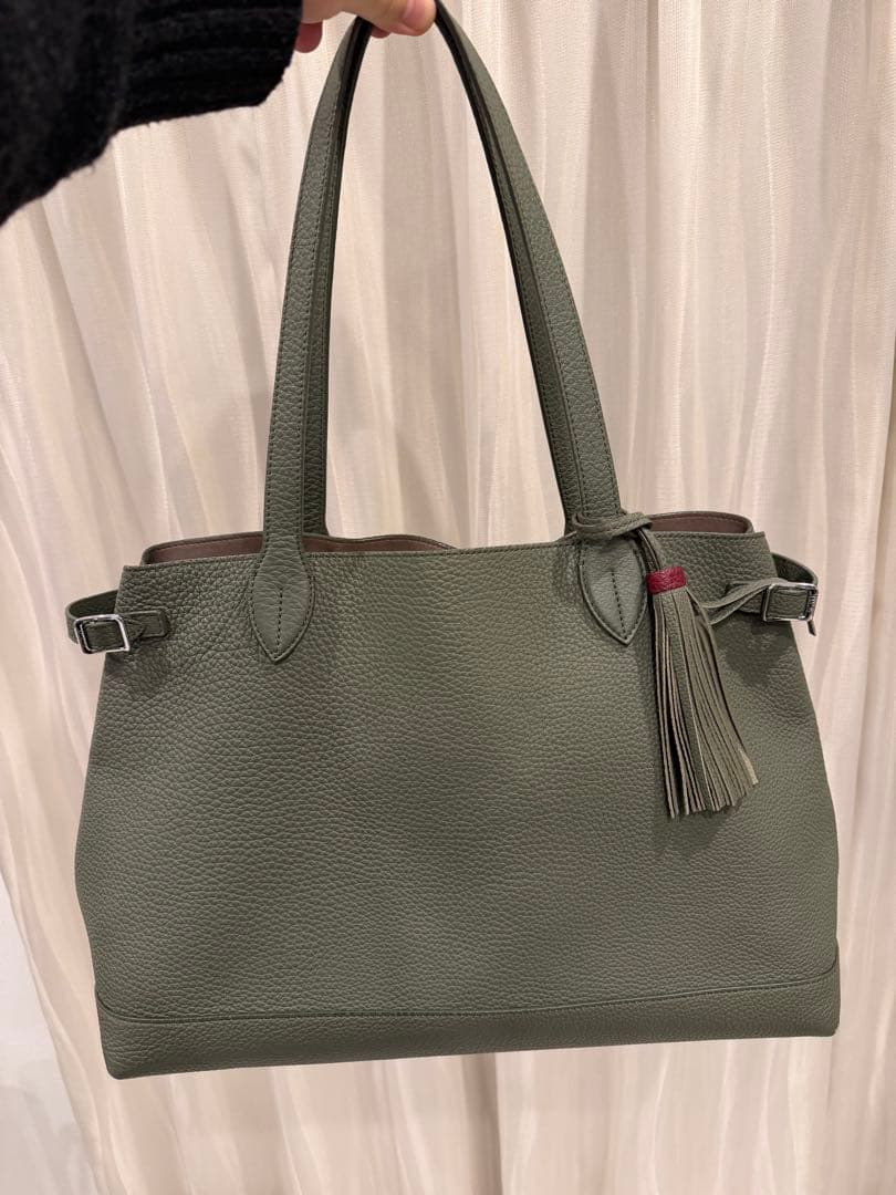 acate レザー トートバッグ タッセル付き