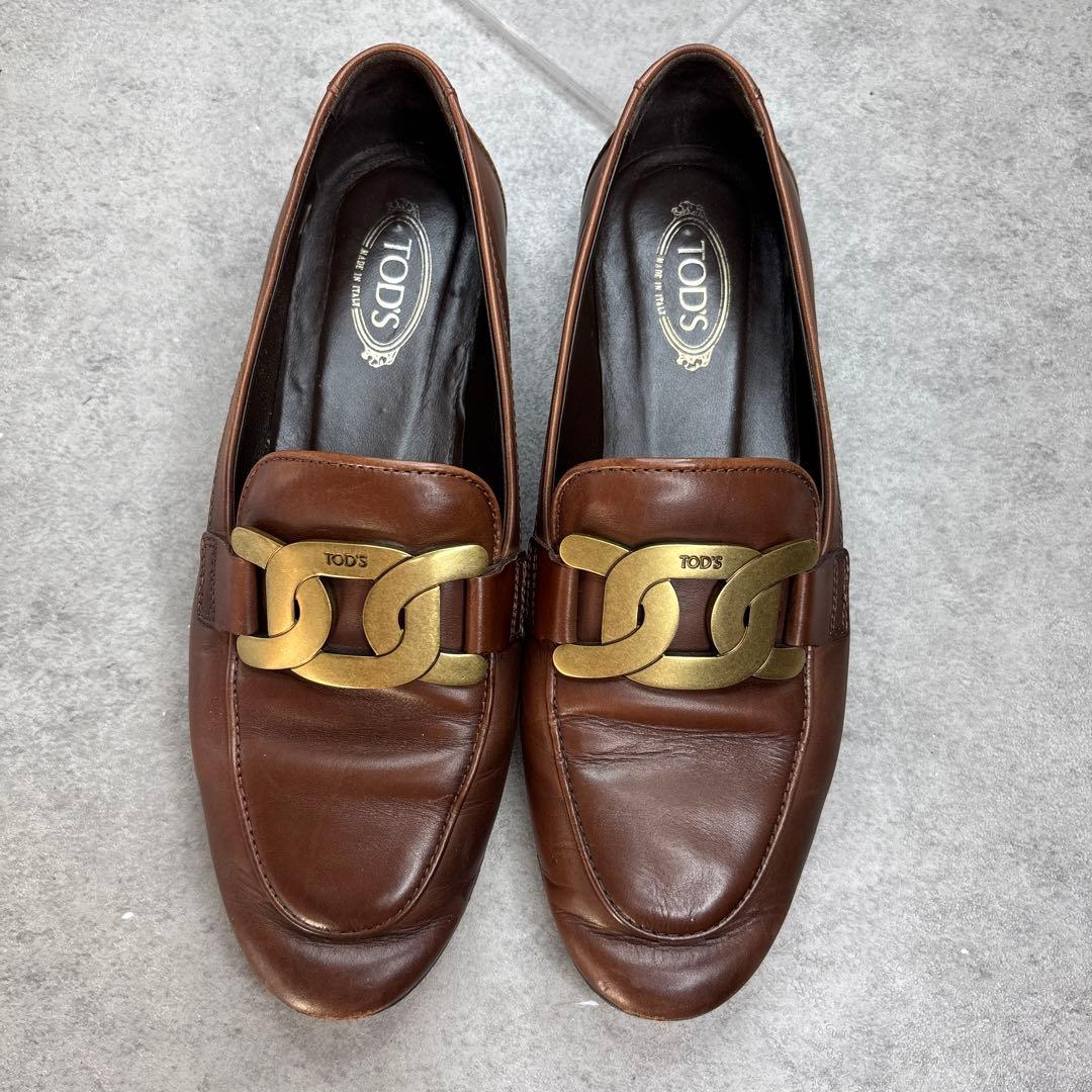 人気定番品！TOD’S トッズ ケイト レザー ローファー メタルチェーン